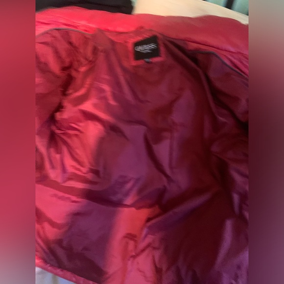 Red guess puffer jacket with detachable hood - Picture 2 of 5